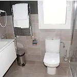 泽拉餐厅酒店 * Zaldibia